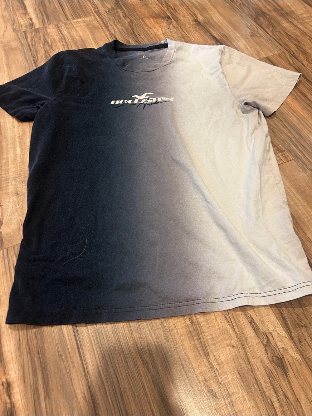 Hollister Men's Ombre Black to Light Gray Logo Tee